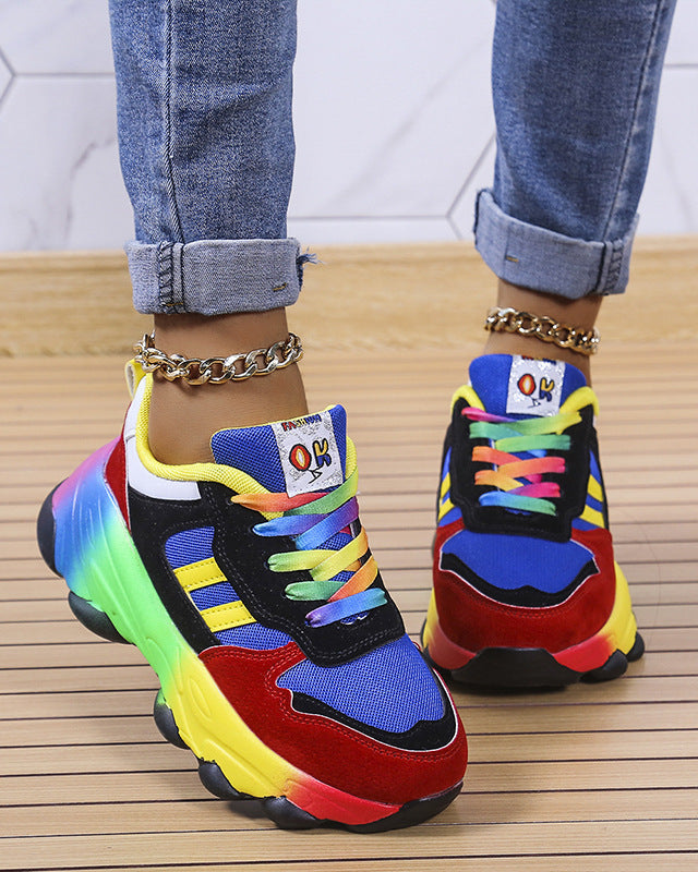 Sporty lace-up shoes