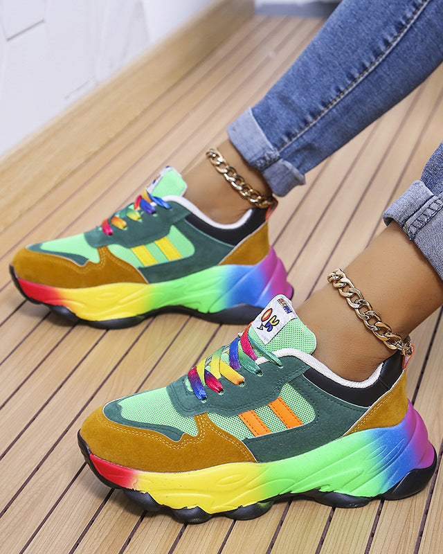 Sporty lace-up shoes