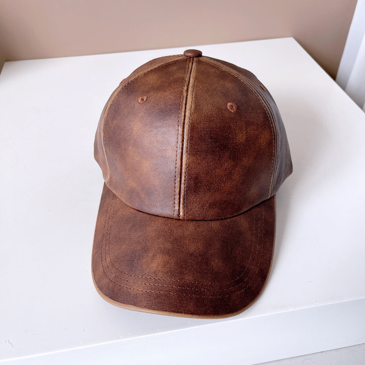 casquette de baseball en cuir brillant