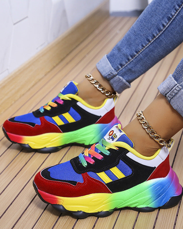 Sporty lace-up shoes