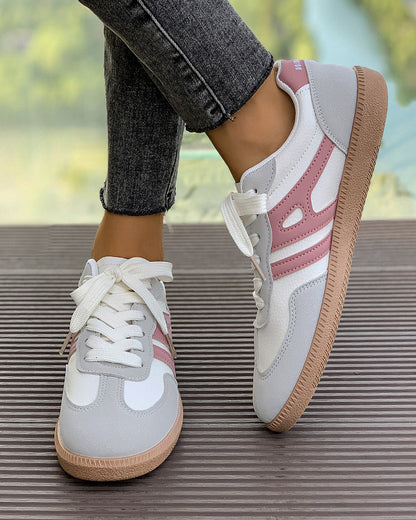 Chaussures classiques à rayures contrastées